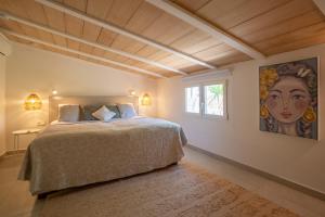 Ένα ή περισσότερα κρεβάτια σε δωμάτιο στο Finca Es Moli Ariany +57 φωτογραφίες