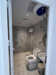 Kamar mandi di فيلا اورنيلا