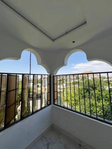 Balkon atau teras di فيلا اورنيلا