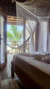 Postel nebo postele na pokoji v ubytování Hostal MOCAMBO BEACH