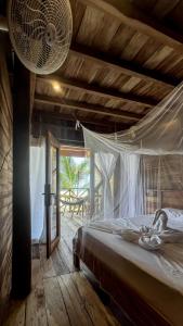 Postel nebo postele na pokoji v ubytování Hostal MOCAMBO BEACH