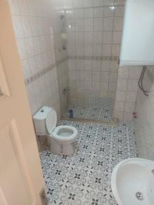 a bathroom with a toilet and a sink at Celil Pansiyon in Ayvalık