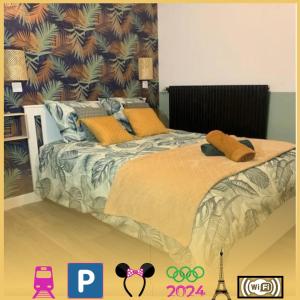 a bedroom with a bed with a yellow comforter and orange pillows at Cosy Home Next To Disneyland & Train in Torcy