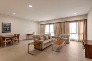 Posezení v ubytování Levatio Suites Muscat, a member of Radisson Individuals