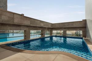 Bazén v ubytování Levatio Suites Muscat, a member of Radisson Individuals nebo v jeho okolí