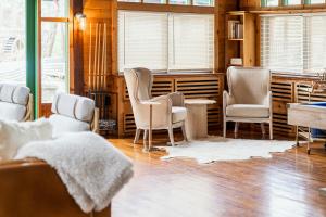 a room with chairs and a table and windows at Stunning Couples Retreat Lodge in Milford