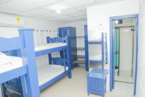 a room with blue bunk beds and a mirror at Cabaña Palma Azul in Coveñas +15 photos