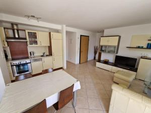 Kuchyň nebo kuchyňský kout v ubytování Apartment Jozic