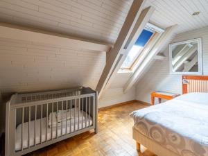 a bedroom with a crib in a attic at De Kievelder in Peer