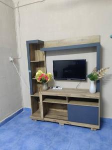 TV a/nebo společenská místnost v ubytování Homestay Noorjan