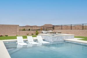Bazén v ubytování Mesquite Vacation Home with Spacious Pool nebo v jeho okolí