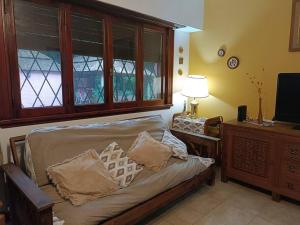 a bedroom with a bed with pillows and a television at Casa quinta espaciosa in Ingeniero Maschwitz