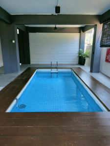 a large swimming pool in a garage at RINA HOMESTAY Kemaman in Cukai