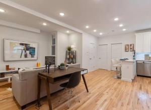 Kuchyň nebo kuchyňský kout v ubytování Modern & Spacious 3 BED & 2 BA Condo mins from NYC