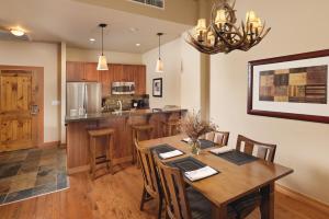 a dining room with a table and a kitchen at Alpine Luxury Escape At Capitol Peak Lodge in Snowmass Village