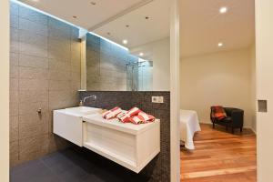 a bathroom with a white sink and a mirror at Casa Soto Del Ebro in Tudela