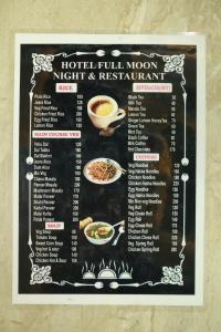 ダルハウジにあるHotel Full Moon Nightの満月の夜とレストランのメニュー