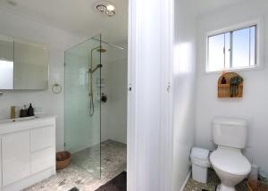 Ένα μπάνιο στο 13 Zunker Street Burnett Heads +8 φωτογραφίες