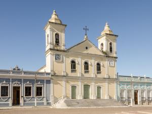 a large building with a clock tower on top of it at Hotel Sinuelo in Jaguarão