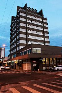 a large building on the corner of a street at Lider Hotel Ituiutaba in Ituiutaba