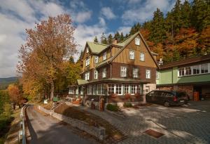 Foto da galeria de Hotel Pod Jasany em Spindleruv Mlyn