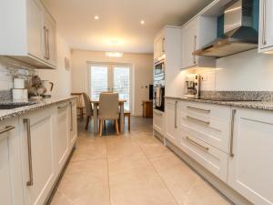 Dapur atau dapur kecil di Low Orchard House