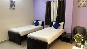 Postel nebo postele na pokoji v ubytování Srichand Business Class Rooms