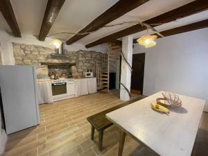 Kuchyň nebo kuchyňský kout v ubytování Heat Hostel + 14 fotografií