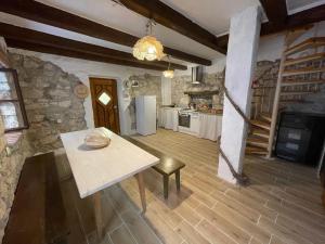 Kuchyň nebo kuchyňský kout v ubytování Heat Hostel