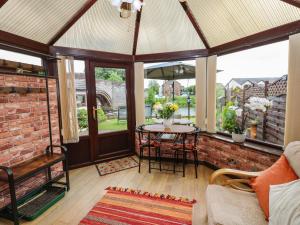 Posezení v ubytování River Cottage