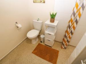 Koupelna v ubytování River Cottage + 26 fotografií