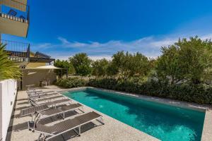 Bazén v ubytovaní Sapore Di Mare Apartments alebo v jeho blízkosti