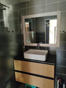 Et badeværelse på Maison en centre ville au calme