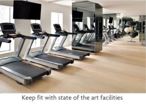 Fitness centrum a/nebo fitness zařízení v ubytování Crowne Plaza Dubai Marina by IHG