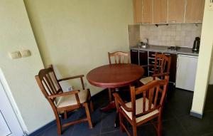 Kuchyň nebo kuchyňský kout v ubytování Apartmani Crypto House