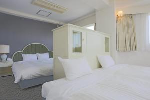 Postel nebo postele na pokoji v ubytování Hotel Castle Inn Yokkaichi + 35 fotografií