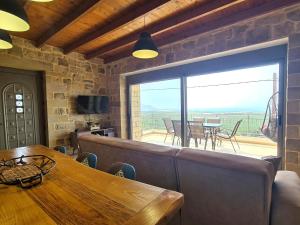 Fotografie z fotogalerie ubytování New Villa Kalimera, view to Falasarna beach v destinaci Plátanos