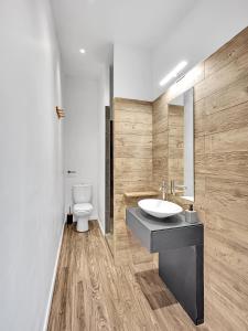 Imagen de la galería de POOL AC King Bed Cozy Rooms - Villa Vaiaire, en Vaïare 10 fotos más