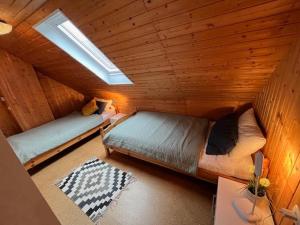 a room with two beds in a wooden cabin at Ferienhus Aline in Krummhörn