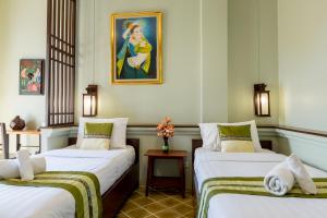 Un pat sau paturi într-o cameră la Huen Hug Chiang Mai