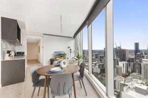 Melbourne şehrindeki Central City Unit with Stunning CBD Views tesisine ait fotoğraf galerisinden bir görsel