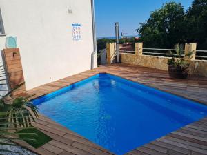Bazén v ubytování Bellavista Medulin Sea View nebo v jeho okolí