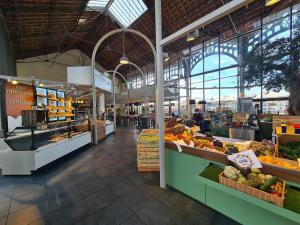 a grocery store filled with lots of fruits and vegetables at Chill and work in Villeneuve-sur-Lot
