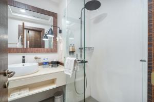 a bathroom with a sink and a shower at Beach Walk Boutique Jumeirah in Dubai