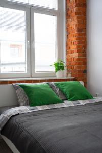Posteľ alebo postele v izbe v ubytovaní Apartament z antresolą Nowa Papiernia