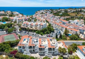 Γενική θέα στη θάλασσα ή θέα στη θάλασσα από  αυτό το διαμέρισμα +5 φωτογραφίες