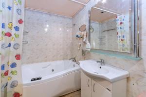 a bathroom with a tub and a sink and a bath tub at MaxRealty24 Begovaya 28 in Moscow