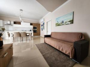 Dapur atau dapur kecil di Riviera Holiday Apartments - Seafront - Wifi