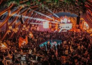 a large crowd of people in a concert hall at SUMMERLAND Sea View Penthouse & Jacuzzi in Mamaia +67 photos