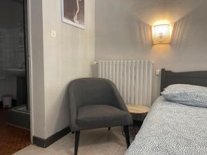 Postel nebo postele na pokoji v ubytování les hyacinthes 1 + 4 fotografie
